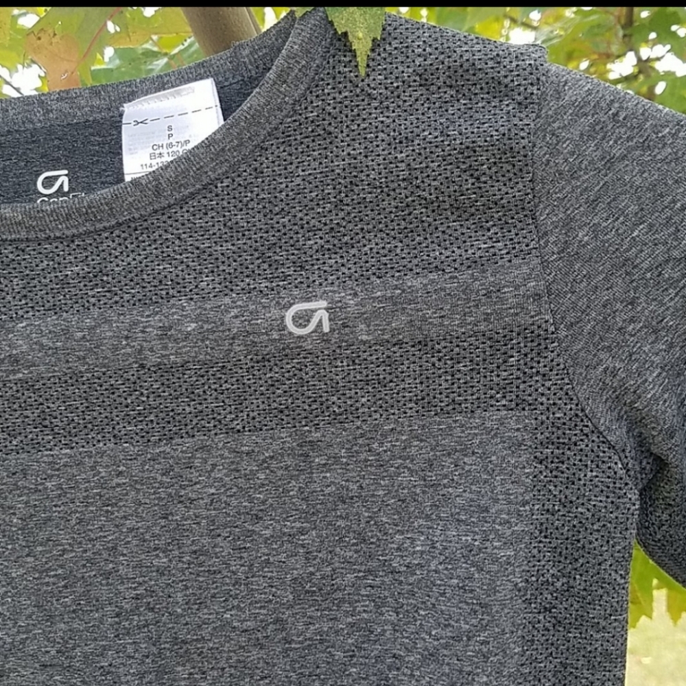 Gap fit size small heather gray long sleeve thumb holes - Picture 3 of 5